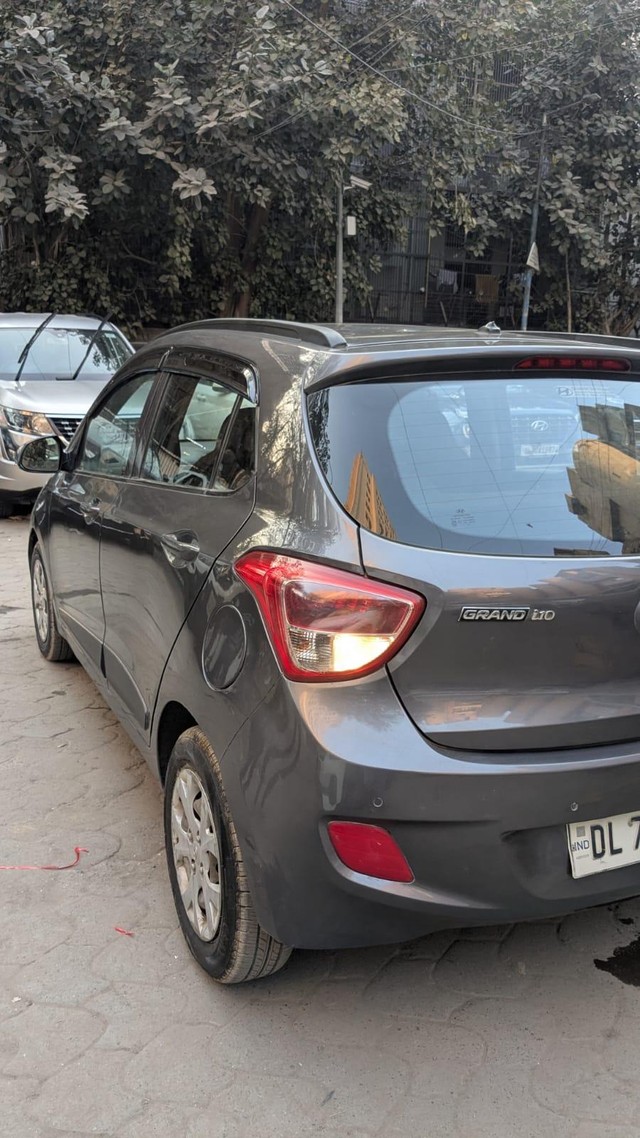 Hyundai Grand i10 Sportz Second-hand 2015 Hyundai Grand i10 Sportz for sale in New Delhi-7