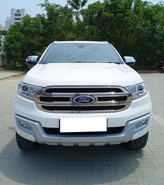 Second-hand 2018 Ford Endeavour 3.2 Titanium AT 4X4 for sale in Ahmedabad-4