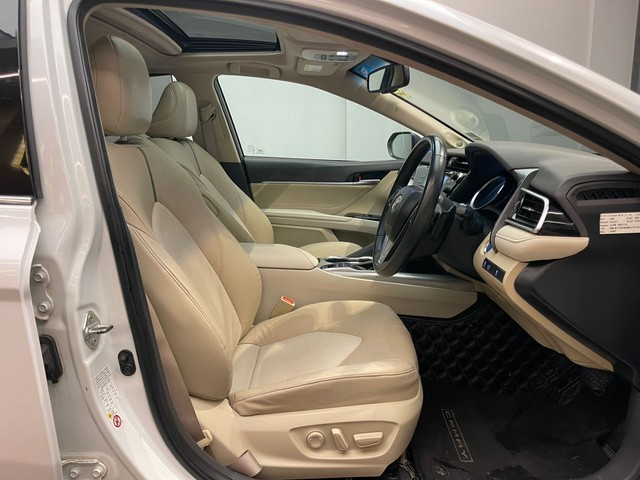 Second-hand 2021 Toyota Camry Hybrid 2.5 for sale in Mumbai-11