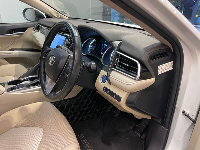 Second-hand 2021 Toyota Camry Hybrid 2.5 for sale in Mumbai-14