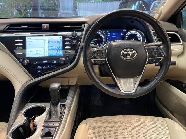 Second-hand 2021 Toyota Camry Hybrid 2.5 for sale in Mumbai-6