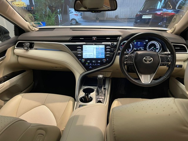 Second-hand 2021 Toyota Camry Hybrid 2.5 for sale in Mumbai-9