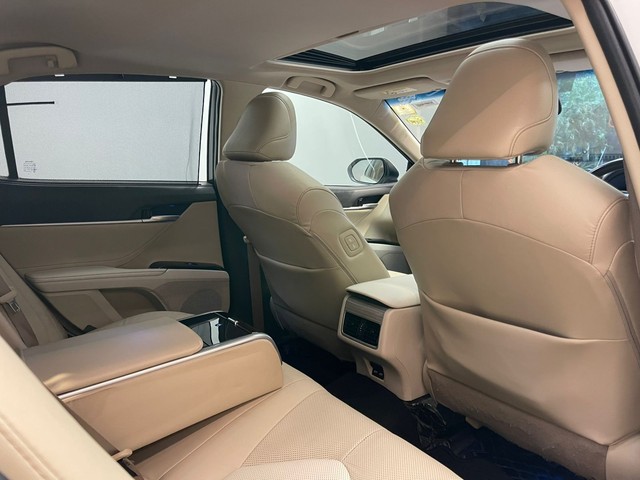 Second-hand 2021 Toyota Camry Hybrid 2.5 for sale in Mumbai-7