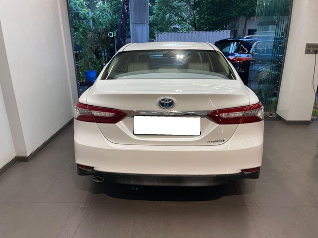 Second-hand 2021 Toyota Camry Hybrid 2.5 for sale in Mumbai-2