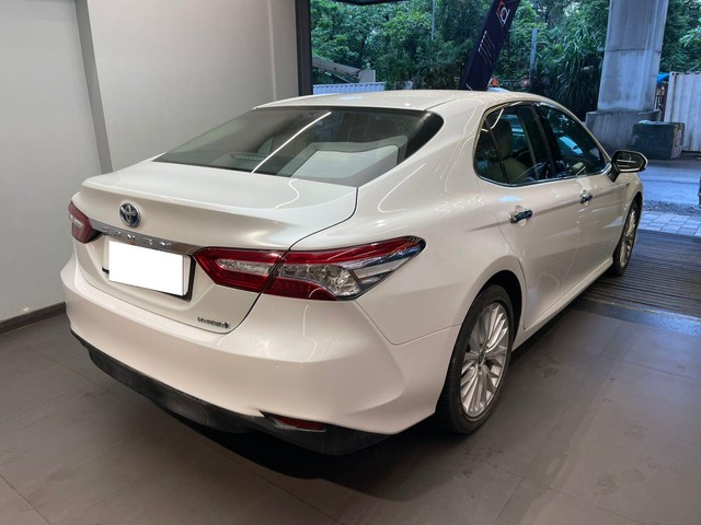 Second-hand 2021 Toyota Camry Hybrid 2.5 for sale in Mumbai-4