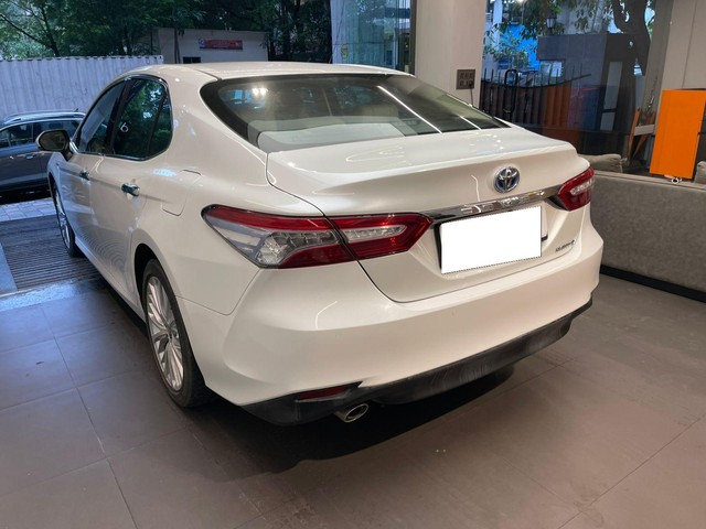Second-hand 2021 Toyota Camry Hybrid 2.5 for sale in Mumbai-5