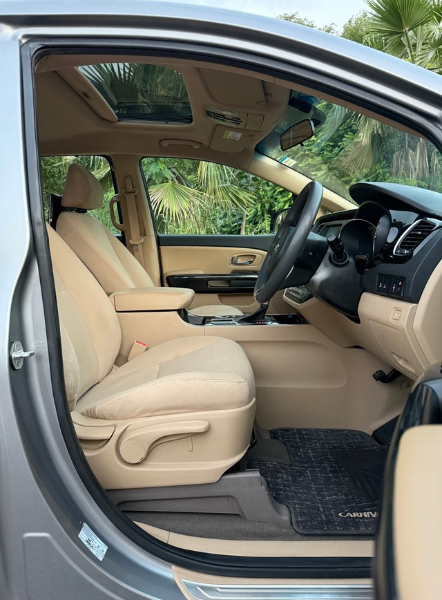 Second-hand 2020 Kia Carnival Prestige 6 STR for sale in New Delhi-10