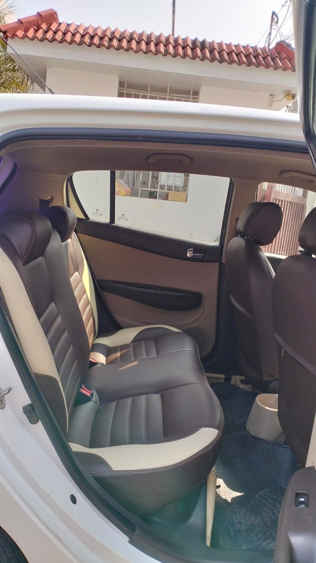 Second-hand 2011 Hyundai i20 1.2 Magna for sale in Coimbatore-13