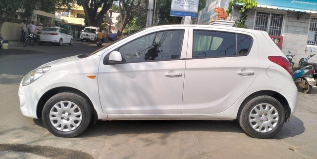 Second-hand 2011 Hyundai i20 1.2 Magna for sale in Coimbatore-16