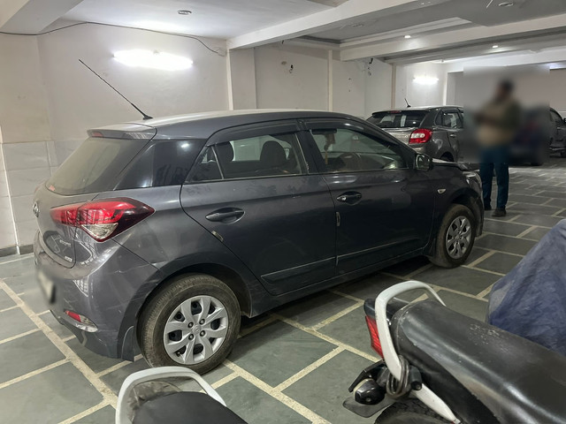 Hyundai i20 Magna 1.2 Second-hand 2017 Hyundai i20 Magna 1.2 for sale in New Delhi-2