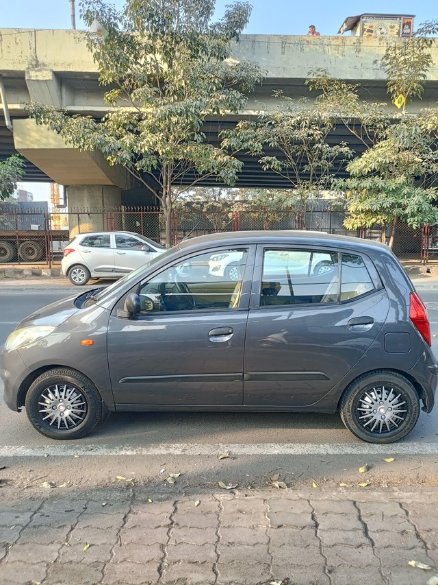 Hyundai i10 Era Second-hand 2011 Hyundai i10 Era for sale in Surat-3