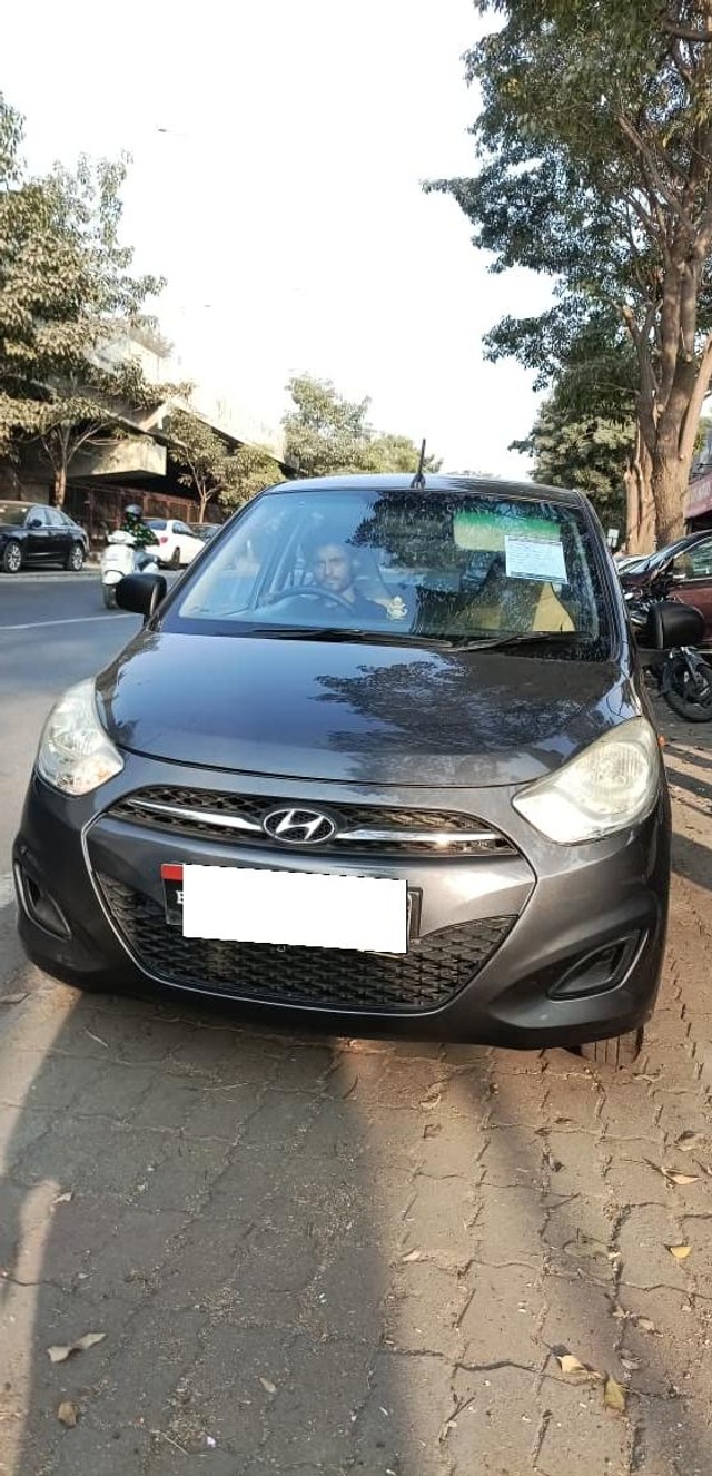 Hyundai i10 Era Second-hand 2011 Hyundai i10 Era for sale in Surat-0