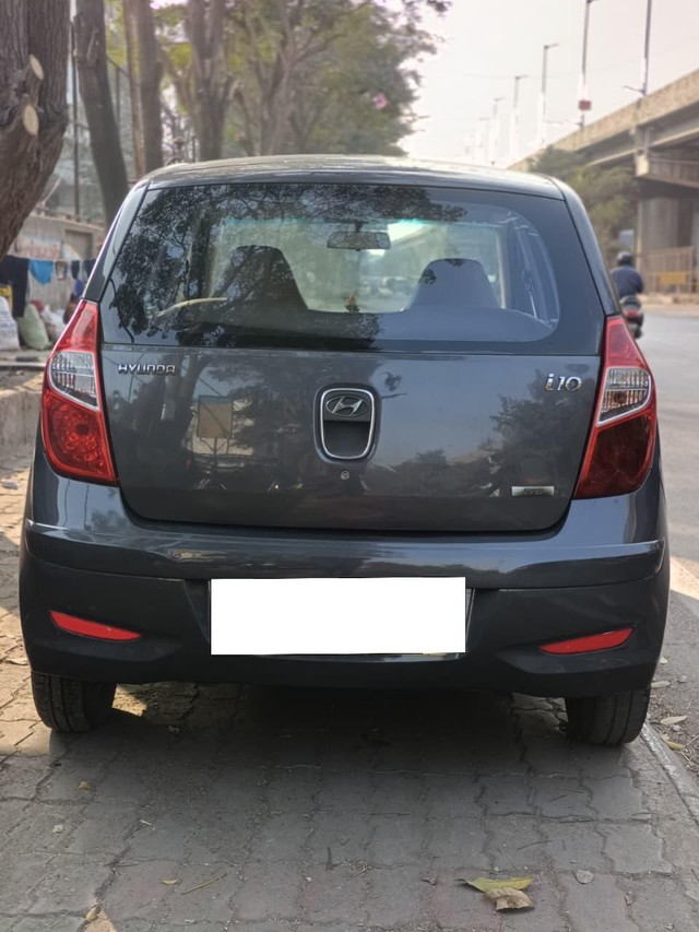 Hyundai i10 Era Second-hand 2011 Hyundai i10 Era for sale in Surat-2