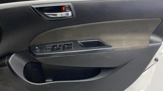 Second-hand 2015 Maruti Swift ZXI for sale in Kochi-17