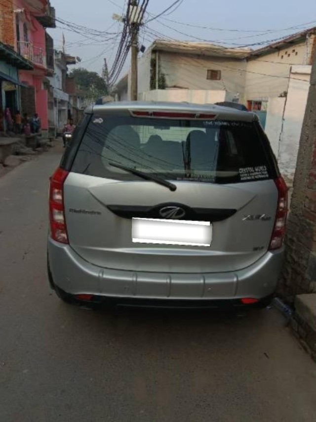 Second-hand 2016 Mahindra XUV500 R W10 FWD for sale in Noida-2