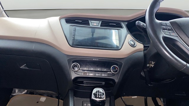 Second-hand 2015 Hyundai i20 Asta Option 1.4 CRDi for sale in Kochi-22