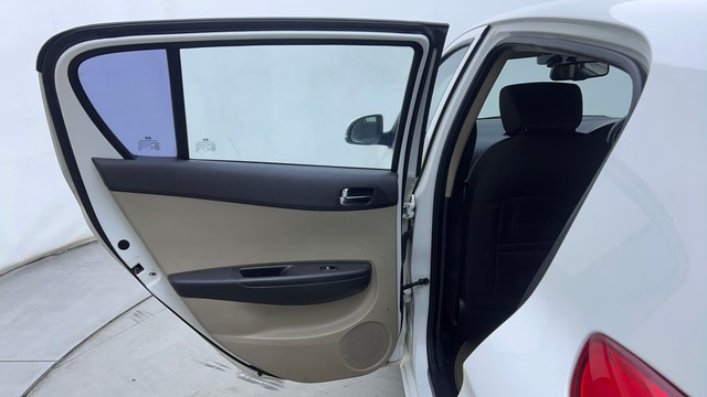 Second-hand 2012 Hyundai i20 Sportz 1.4 CRDi for sale in Hyderabad-28