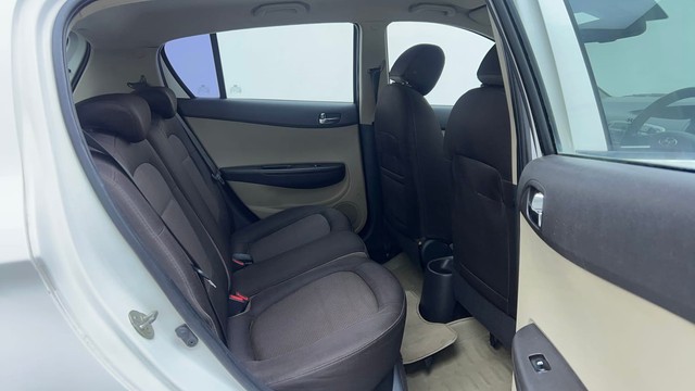 Second-hand 2012 Hyundai i20 Sportz 1.4 CRDi for sale in Hyderabad-26