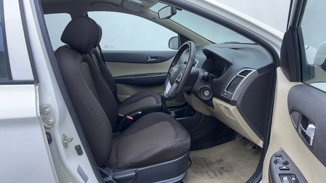 Second-hand 2012 Hyundai i20 Sportz 1.4 CRDi for sale in Hyderabad-15