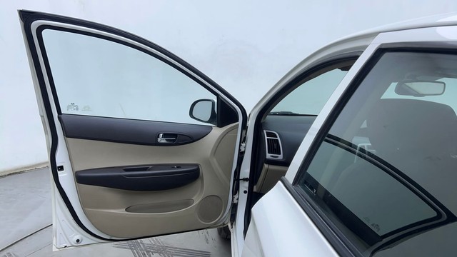 Second-hand 2012 Hyundai i20 Sportz 1.4 CRDi for sale in Hyderabad-31