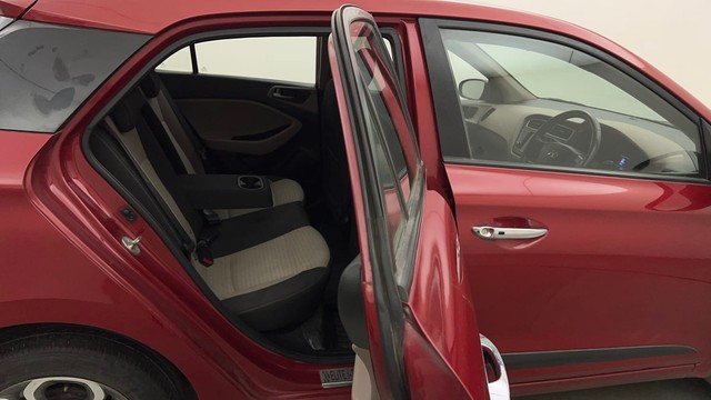 Second-hand 2018 Hyundai i20 1.2 Asta Option for sale in Mumbai-25