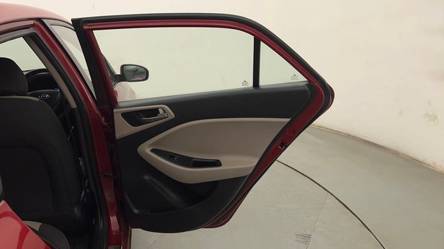 Second-hand 2018 Hyundai i20 1.2 Asta Option for sale in Mumbai-34