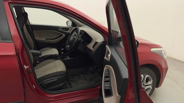 Second-hand 2018 Hyundai i20 1.2 Asta Option for sale in Mumbai-15