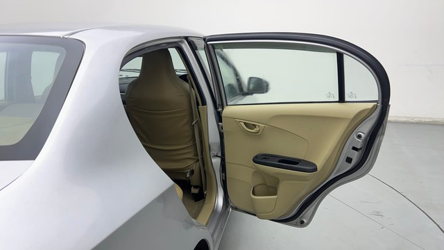 Second-hand 2017 Honda Amaze 2nd Gen S for sale in Chennai-23