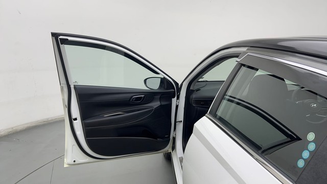 Second-hand 2023 Hyundai i20 Asta 1.2 for sale in New Delhi-23