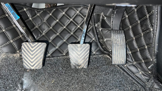 Second-hand 2023 Hyundai i20 Asta 1.2 for sale in New Delhi-14