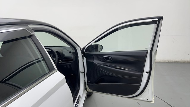 Second-hand 2023 Hyundai i20 Asta 1.2 for sale in New Delhi-16