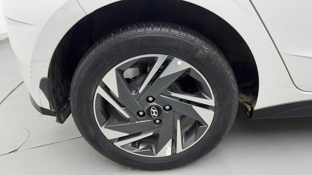 Second-hand 2023 Hyundai i20 Asta 1.2 for sale in New Delhi-18