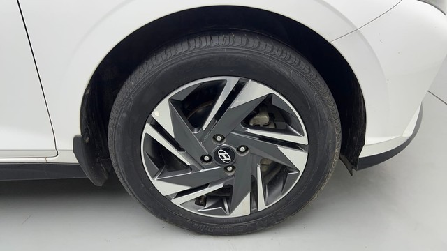 Second-hand 2023 Hyundai i20 Asta 1.2 for sale in New Delhi-17