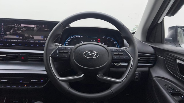 Second-hand 2023 Hyundai i20 Asta 1.2 for sale in New Delhi-29