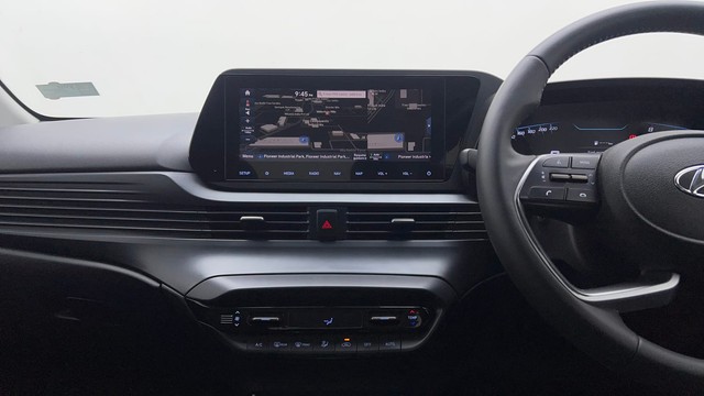 Second-hand 2023 Hyundai i20 Asta 1.2 for sale in New Delhi-27