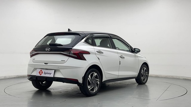 Second-hand 2023 Hyundai i20 Asta 1.2 for sale in New Delhi-3