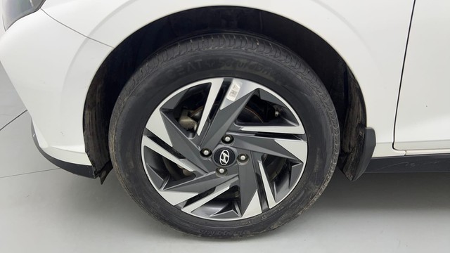 Second-hand 2023 Hyundai i20 Asta 1.2 for sale in New Delhi-20