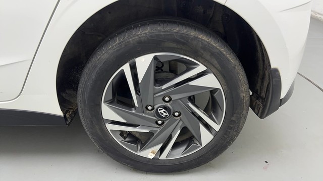 Second-hand 2023 Hyundai i20 Asta 1.2 for sale in New Delhi-19