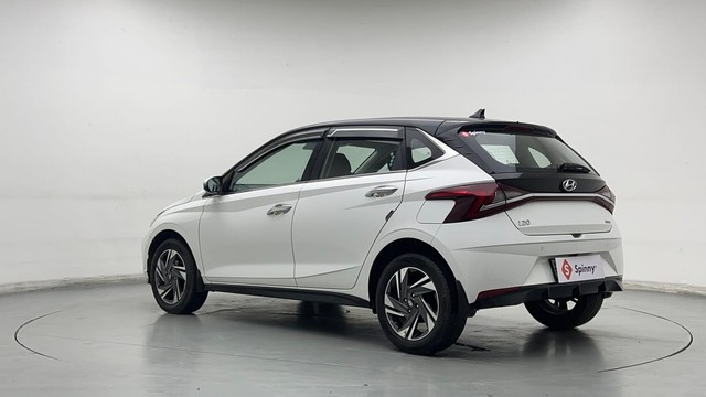 Second-hand 2023 Hyundai i20 Asta 1.2 for sale in New Delhi-5