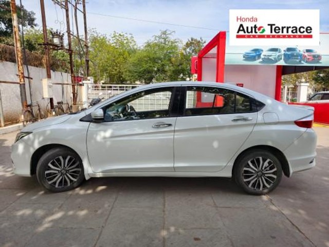 Second-hand 2017 Honda City CVT for sale in Vadodara-2