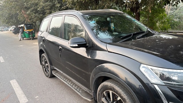 Second-hand 2018 Mahindra XUV500 W11 Option AT AWD for sale in Noida-2