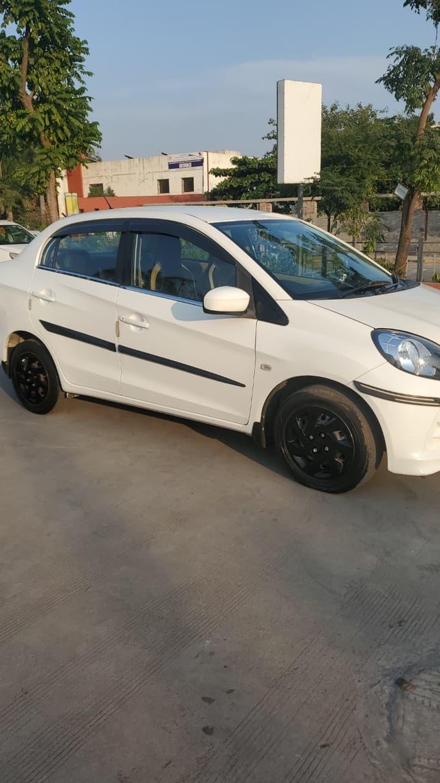 Second-hand 2014 Honda Amaze S i-Dtech for sale in Surat-3