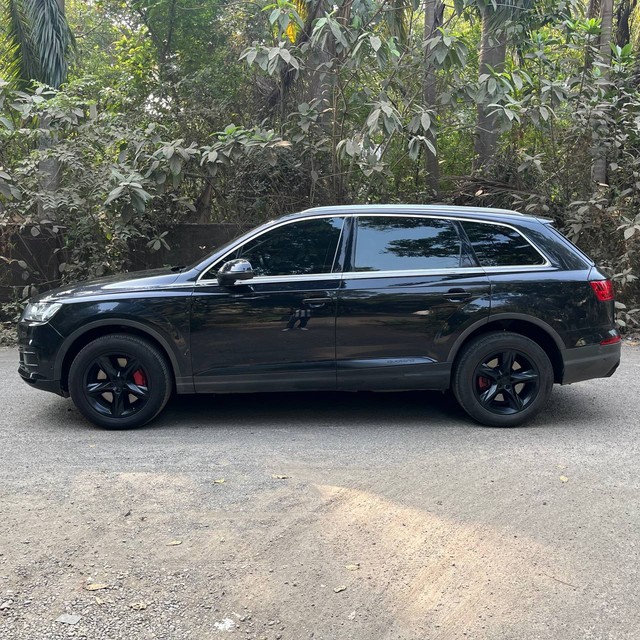 Second-hand 2016 Audi Q7 45 TDI Quattro Technology for sale in Mumbai-3