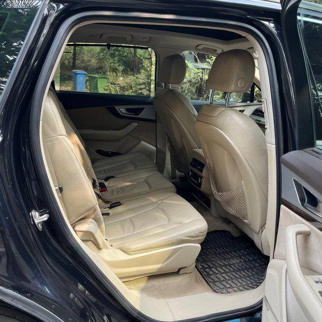 Second-hand 2016 Audi Q7 45 TDI Quattro Technology for sale in Mumbai-14