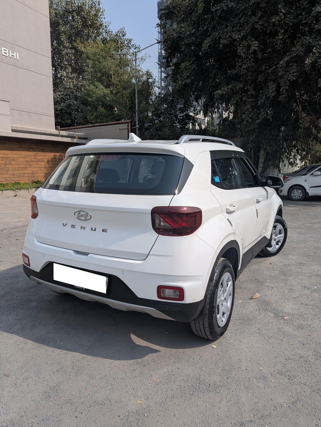 Second-hand 2022 Hyundai Venue S Plus for sale in Surat-6