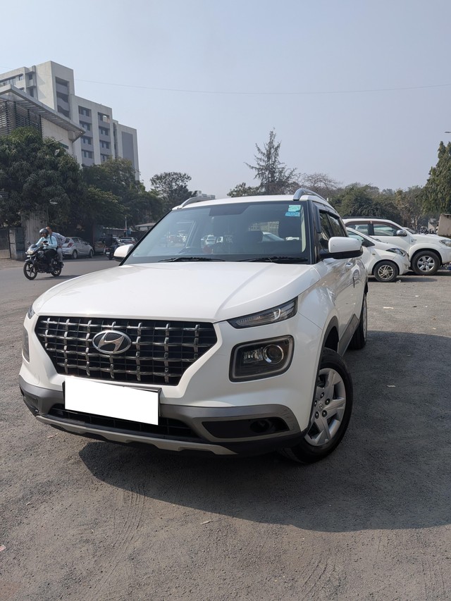 Second-hand 2022 Hyundai Venue S Plus for sale in Surat-4
