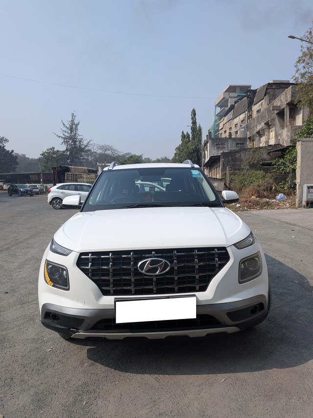 Second-hand 2022 Hyundai Venue S Plus for sale in Surat-2