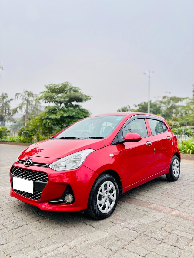 Second-hand 2017 Hyundai Grand i10 Sportz for sale in Surat-4