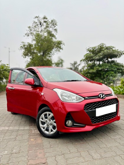 Second-hand 2017 Hyundai Grand i10 Sportz for sale in Surat