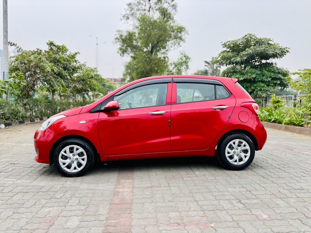 Second-hand 2017 Hyundai Grand i10 Sportz for sale in Surat-3
